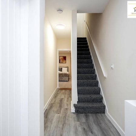 Bedford Hospital Victoria Apartments A And B By Homely Spaces Short Lets & Serviced Accommodation Экстерьер фото
